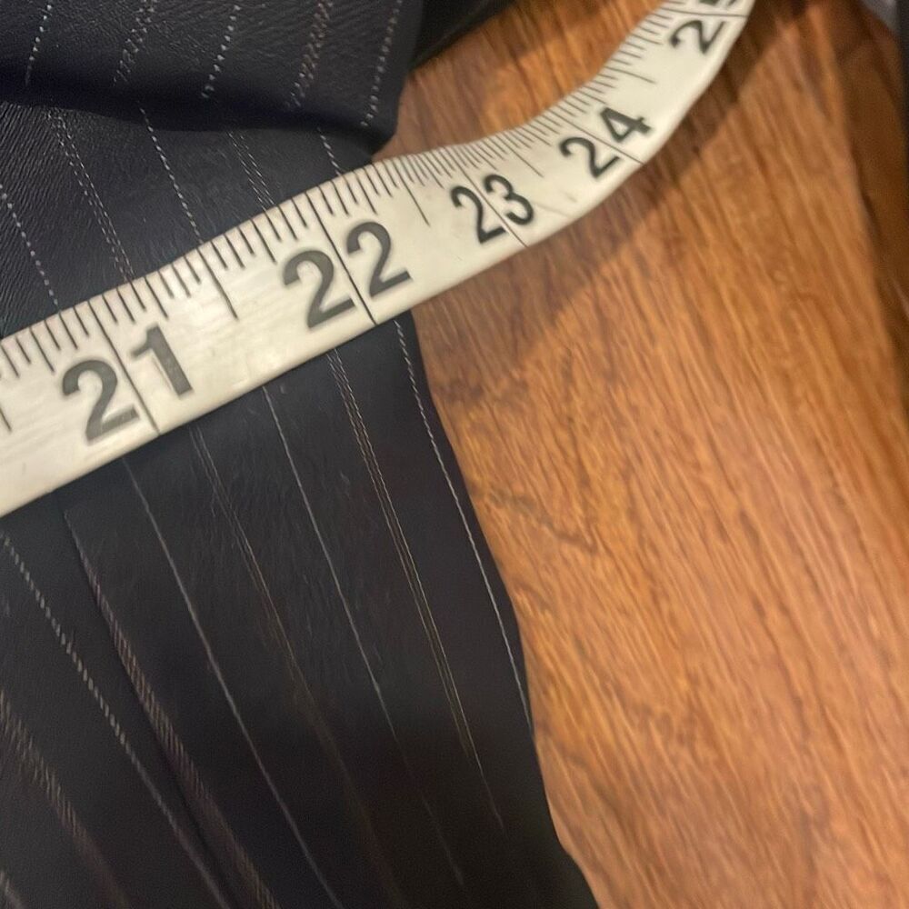 Mantoni virgin wool two button charcoal grey suit size 46R - Picture 16 of 16